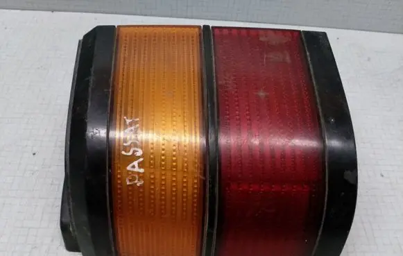 Volkswagen PASSAT B3 Rear/tail lights 333945111 86047