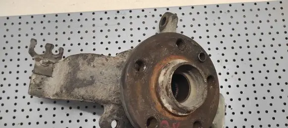 Seat Alhambra (Mk1) Front wheel hub