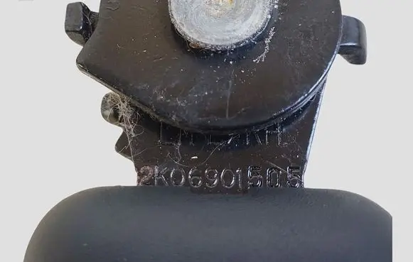 Hyundai ix35 Middle seatbelt buckle (rear) 1K96897531