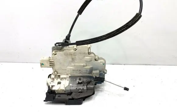 Seat Altea XL Rear door lock 5P0839011