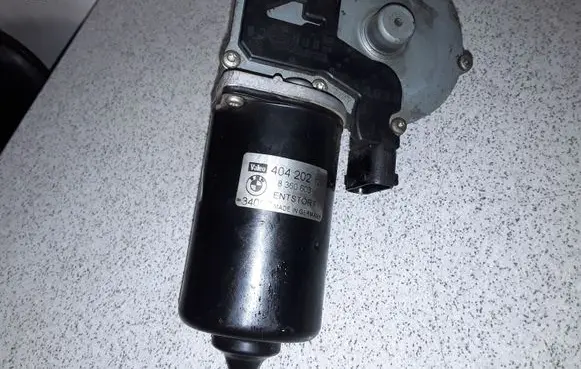 BMW 5 E39 Wiper motor 8360603