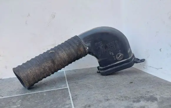 Audi A4 S4 B6 8E 8H Air intake duct part 8E0129604F