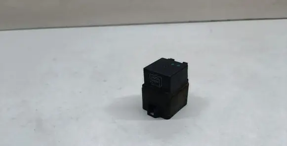 Coolant fan relay