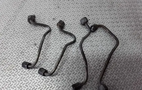 Mazda 2 Fuel injector supply line/pipe 