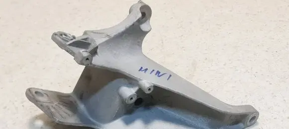 Mini One - Cooper R50 - 53 Gearbox mounting bracket 6756221 12300610 M13203GB