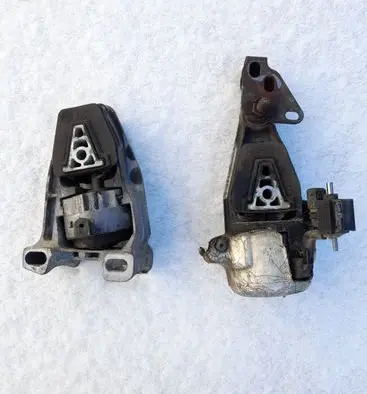 Peugeot 607 Engine mount bracket 180675