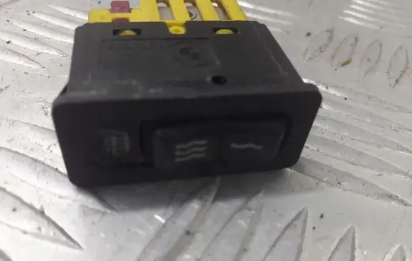 BMW 3 E36 Seat heating relay 1387917
