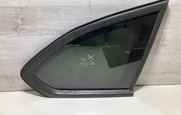 BMW X1 F48 F49 Rear side window 7406868