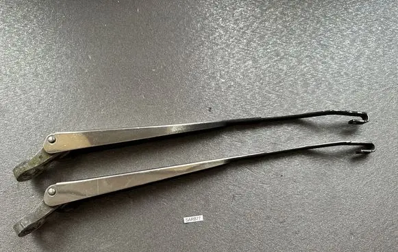 Nissan Patrol Y60 Front wiper blade arm 2888006J00 2888506J00
