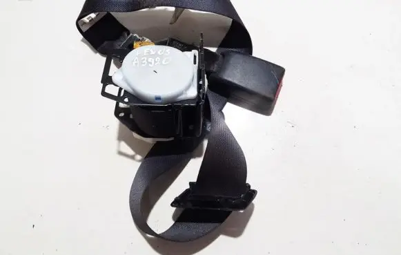 Lexus IS 220D-250-350 Middle seatbelt (rear) 0435027