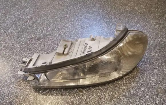 Ford Mondeo MK II Headlight/headlamp