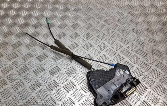 Toyota Corolla Verso E121 Front door lock PBTABSG15