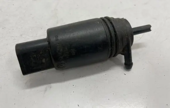 BMW 1 F20 F21 Windscreen/windshield washer pump 8377612