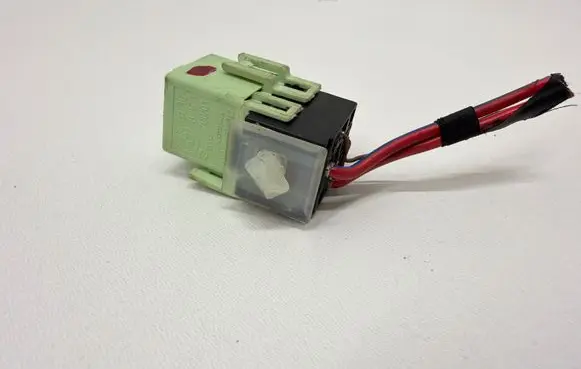 BMW 5 F10 F11 Other relay 70001 6136 8373