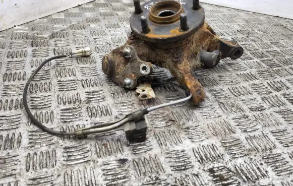 Toyota Corolla Verso AR10 Front wheel hub