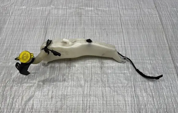Jeep Avenger Windshield washer fluid reservoir/tank 52170132