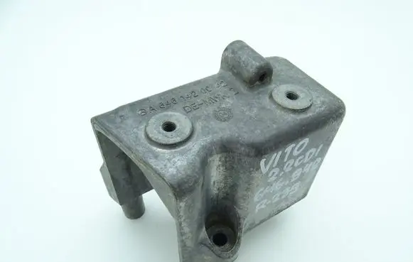 Mercedes-Benz Vito Viano W638 Engine mounting bracket A6461420042