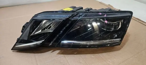 Skoda Octavia Mk3 (5E) Headlight/headlamp 5E1941015d