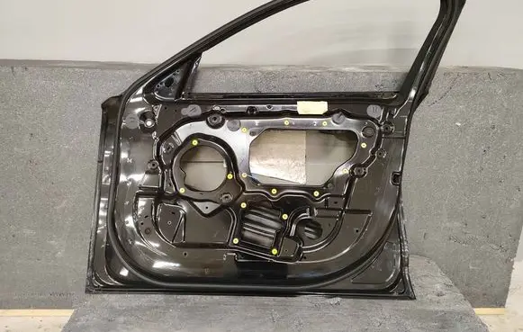 Jaguar XE Front door T4N2632