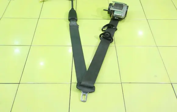 Opel Astra J Front seatbelt 624131900 BEZPIECZENSTWA