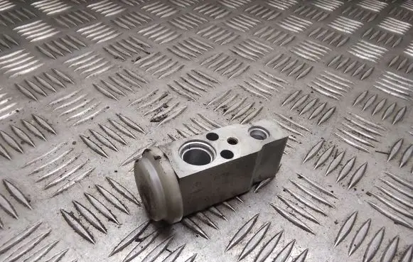 KIA Sorento Air conditioning (A/C) expansion valve 