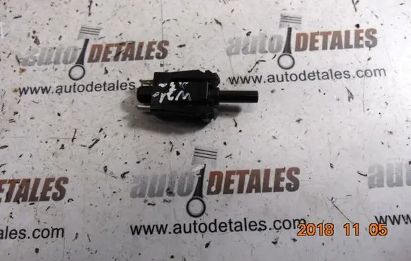 Mercedes-Benz E W211 Brake pedal sensor switch A0015458714