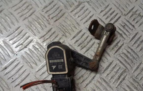 KIA Sorento Headlight/headlamp level sensor 1307213010