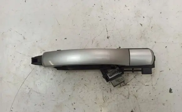 Rear door exterior handle/bracket