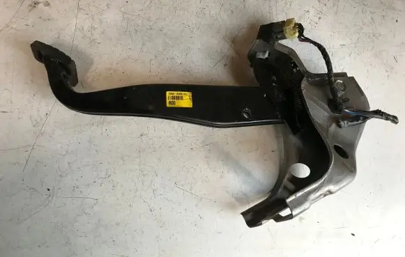 KIA Carens III Brake pedal 32800A4000