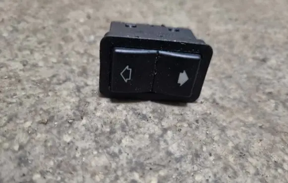 BMW 5 E39 Electric window control switch 8368974