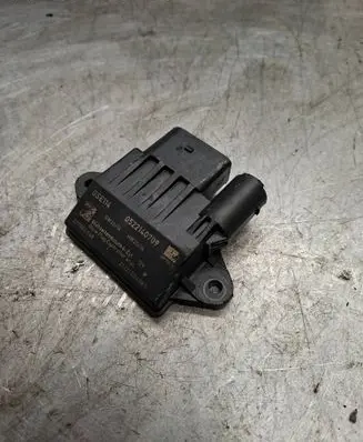 Mercedes-Benz E W211 Glow plug pre-heat relay A6429005801 0522140709 E2110021048