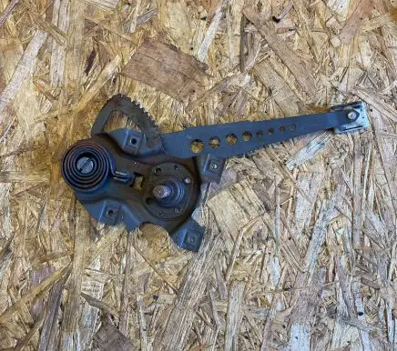 Mercedes-Benz S W126 Rear door manual window regulator 