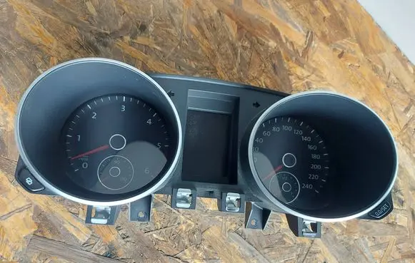 Volkswagen Golf VI Speedometer (instrument cluster) 5K0920861A