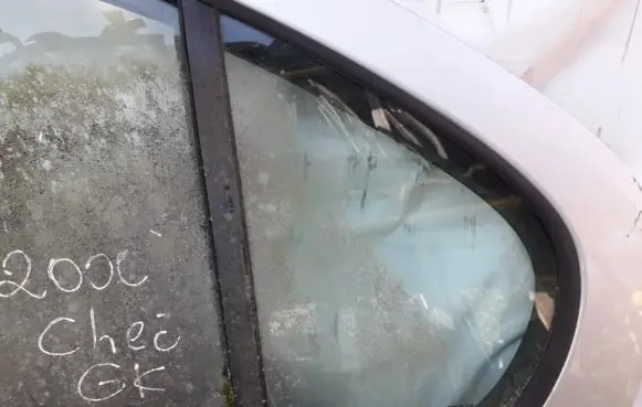 Nissan Primera Rear vent window glass 