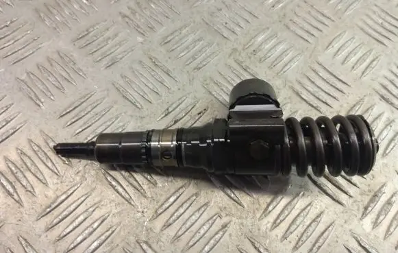 Skoda Octavia Mk1 (1U) Fuel injector 0414720404