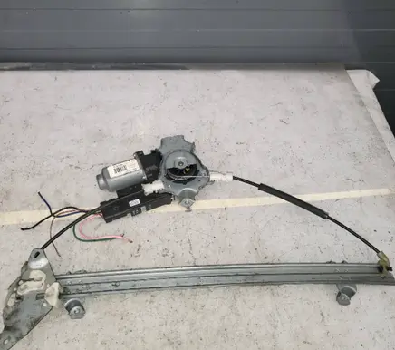 Nissan Navara D40 Front door window regulator motor 400846B