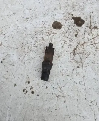 Volkswagen Golf III Fuel injector 028130301B