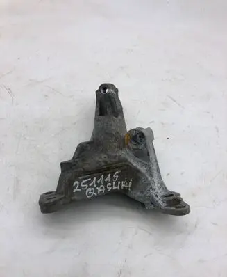 Nissan Qashqai J12 Generator/alternator bracket 117106794r