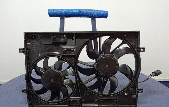Seat Leon (5F) Electric radiator cooling fan 3Q0121205