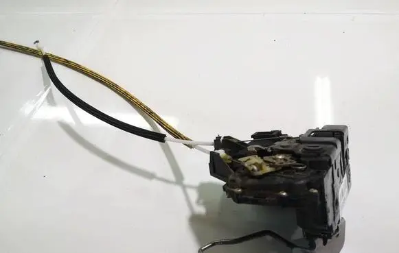 Audi A6 S6 C5 4B Front door lock 4b0839015g