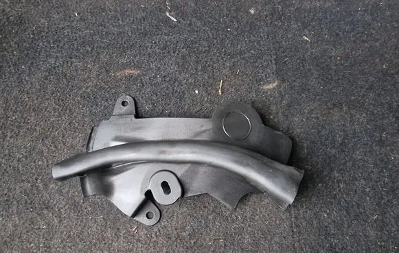 BMW 7 G11 G12 Engine compartment rubber 7347395 74850613