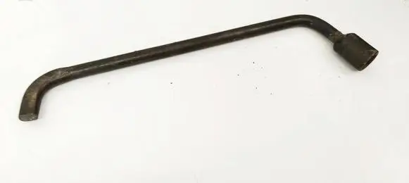 Volkswagen Golf IV Wheel nut wrench 