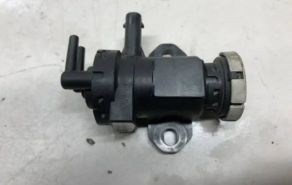 BMW 5 F10 F11 Turbo system vacuum part 1928405591 PA66GF35