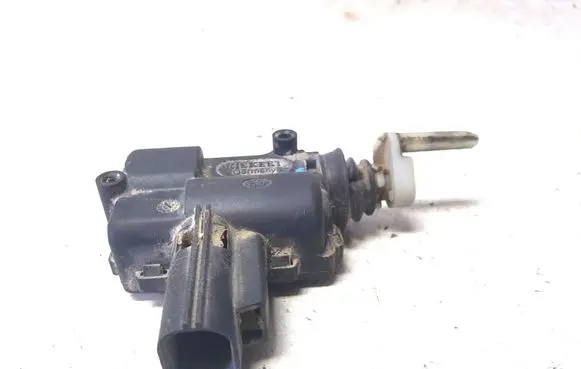 Ford Focus C-MAX Fuel tank cap lock 