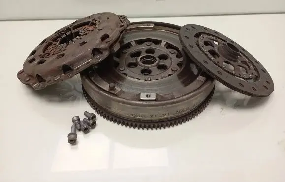 BMW 1 E81 E87 Clutch set kit 7560876 21217560876hu 7567842