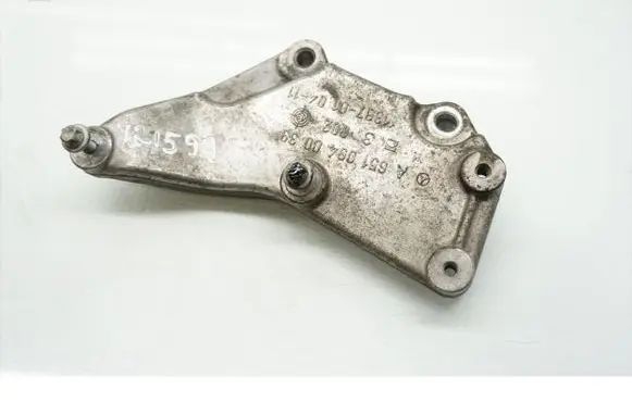 Mercedes-Benz E W212 Engine mounting bracket A6510940039