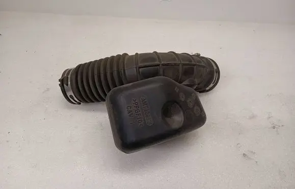 Chevrolet Volt II Air intake duct part AMT10652