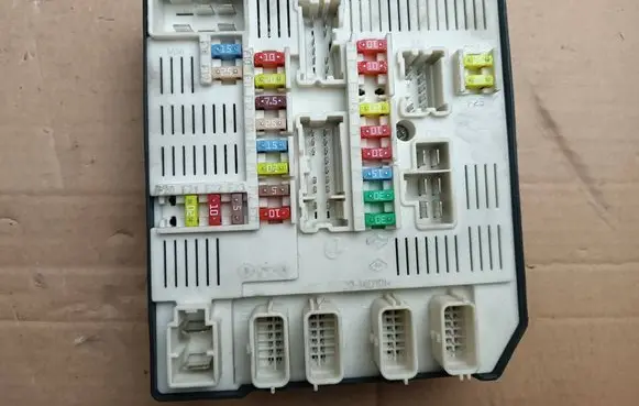 Renault Megane III Central body control module 284B61871R