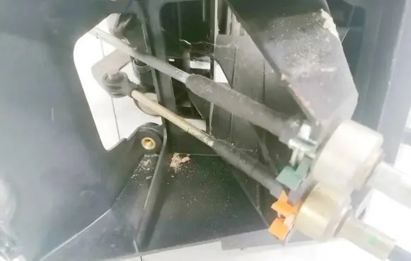 Gear shift cable linkage
