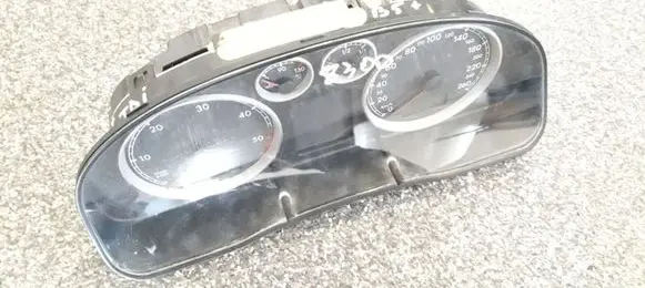 Volkswagen PASSAT B5.5 Speedometer (instrument cluster) 3B0920806A